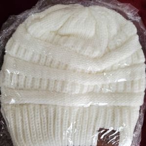 BNWT limited edition Latched Mama beanie hat